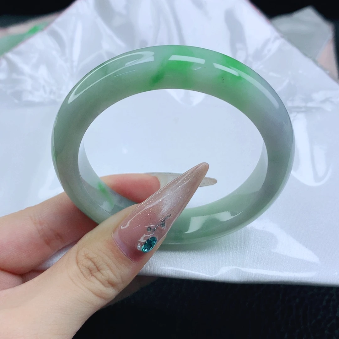 翡翠手镯未镶嵌54圈飘阳花