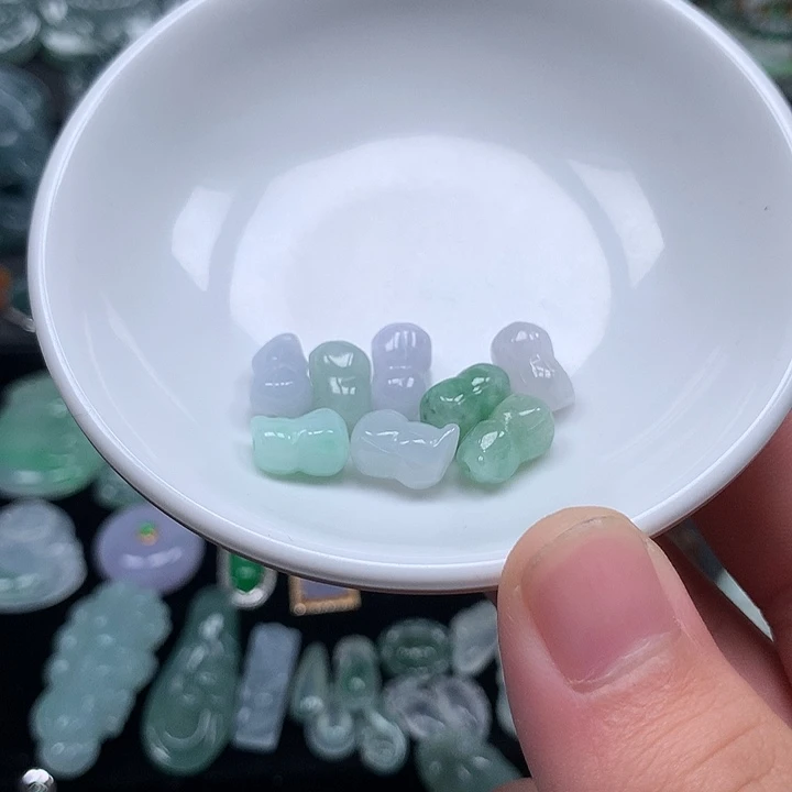 翡翠未镶嵌颈饰翡翠首饰