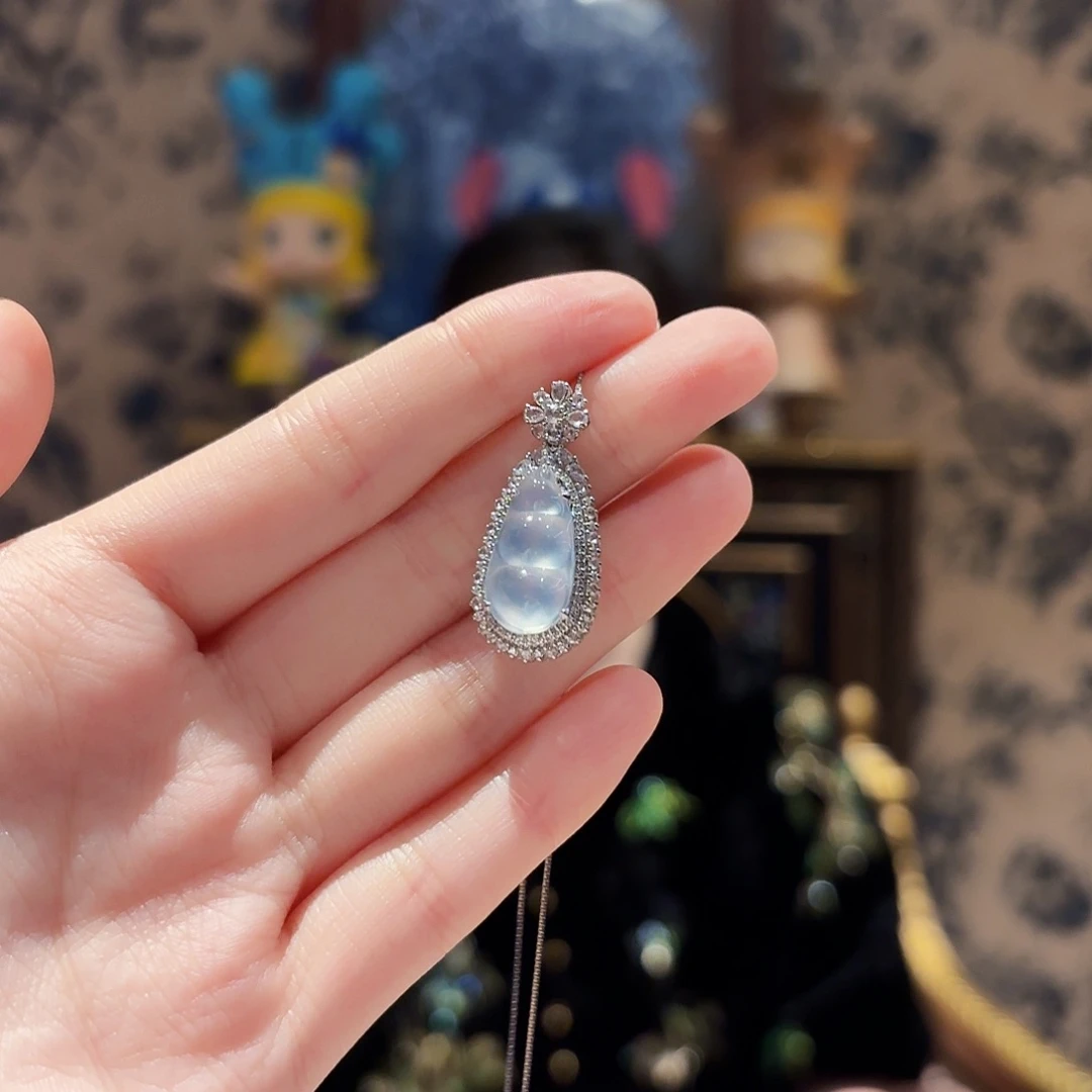 翡翠18K金镶嵌吊坠(赠链)