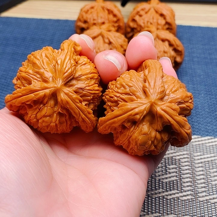 小***哥文玩核桃吊坠三棱