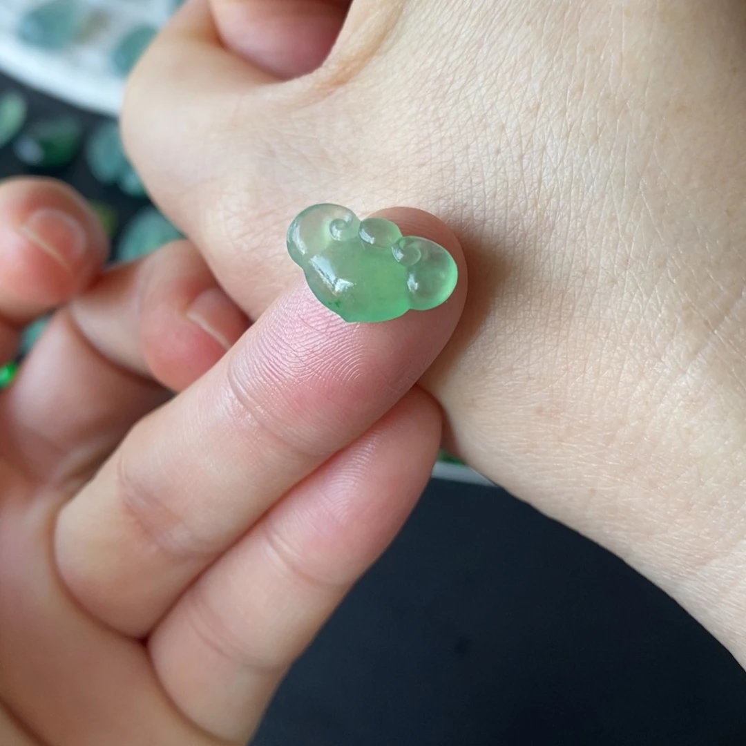 定制翡翠未镶嵌如意