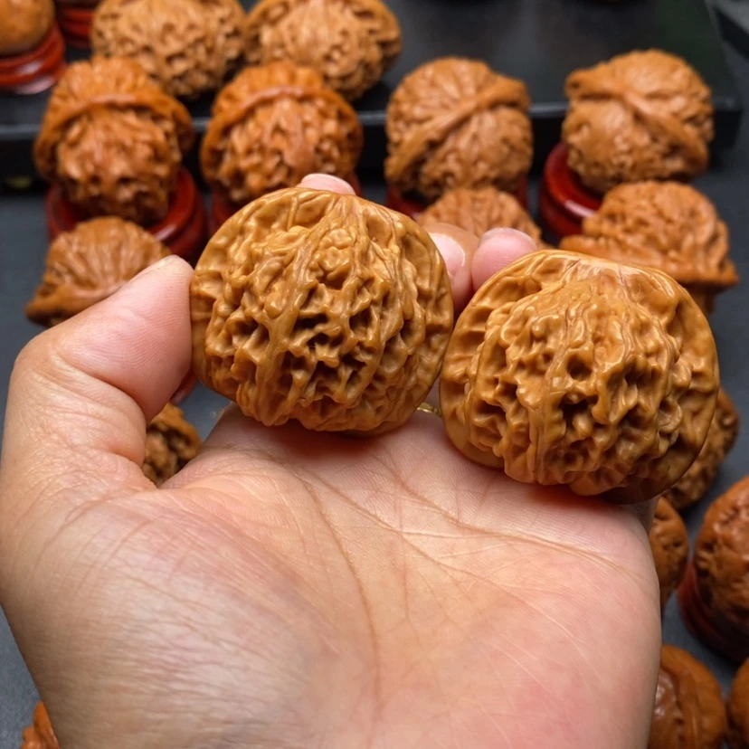 【闪购商品】文玩核桃把件41天地