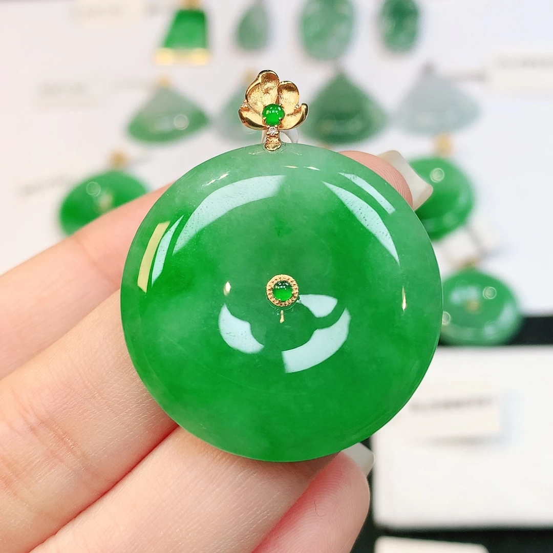 翡翠18K金镶嵌颈饰