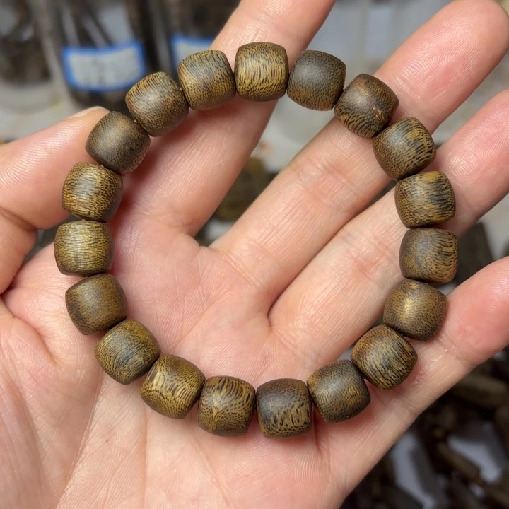 沉香手串平*透顶绿 鼓珠单圈11mm 11.7克