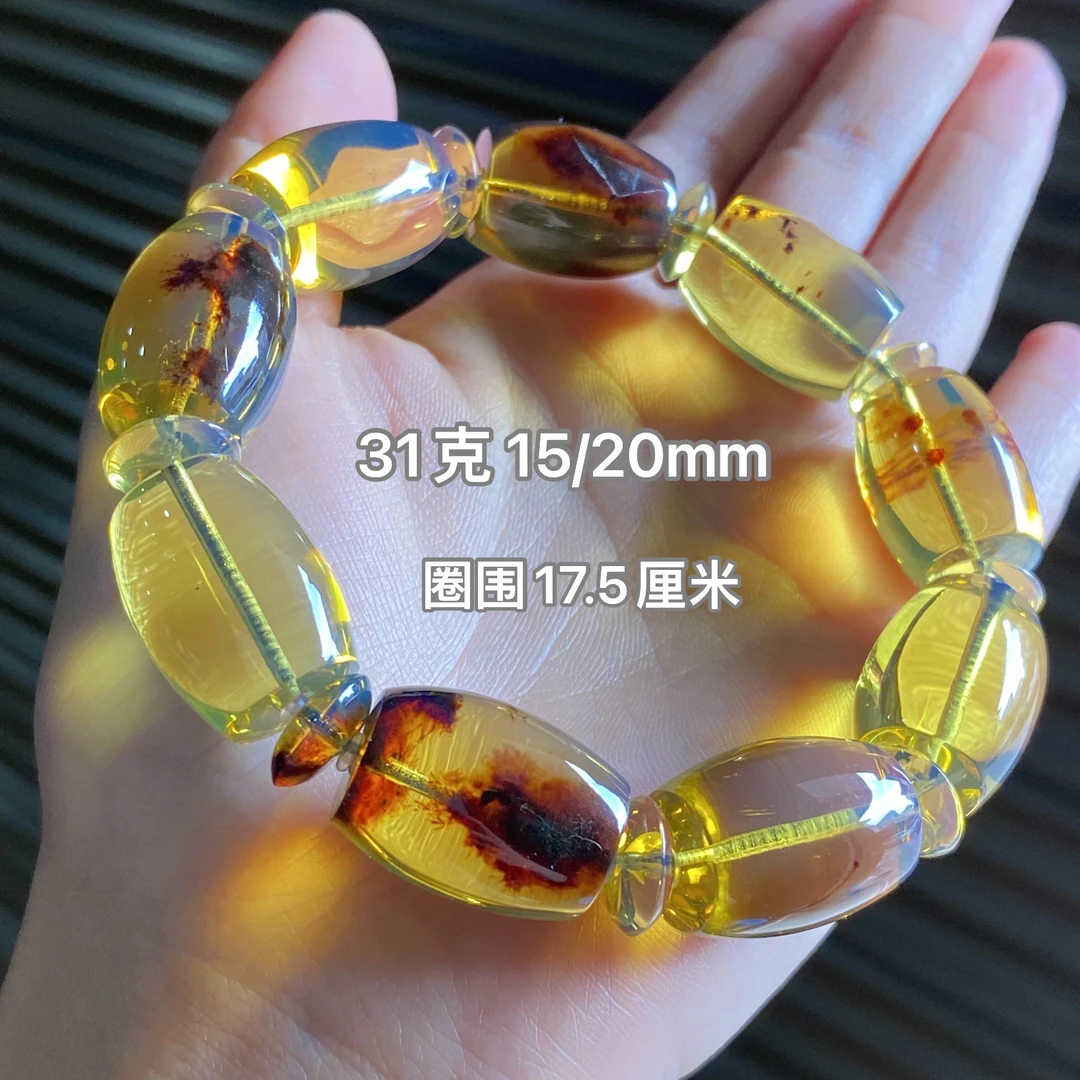 【小伊琥珀】31克柳青底带血红色藻蜜桶珠手串