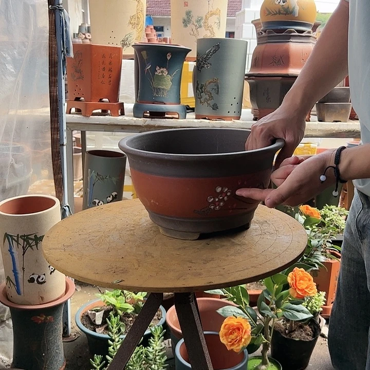 宜兴紫砂红富贵点彩大