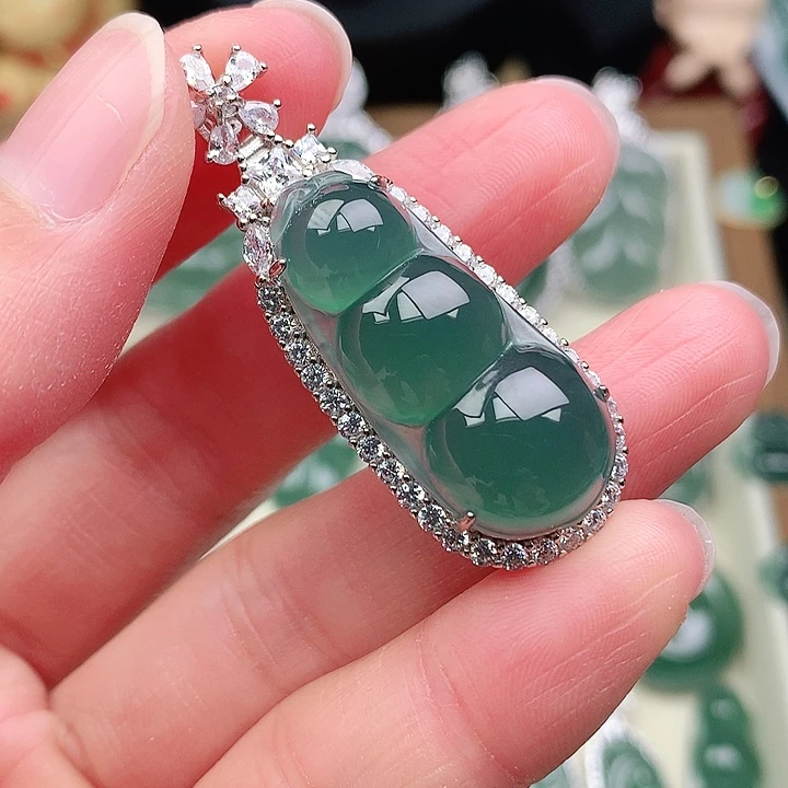 颈饰银S925镶嵌翡翠吊坠