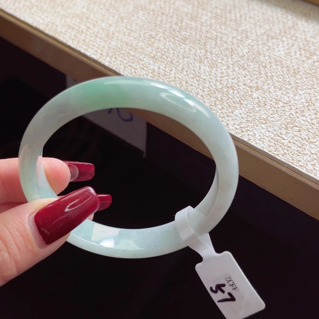 翡翠手镯未镶嵌手镯