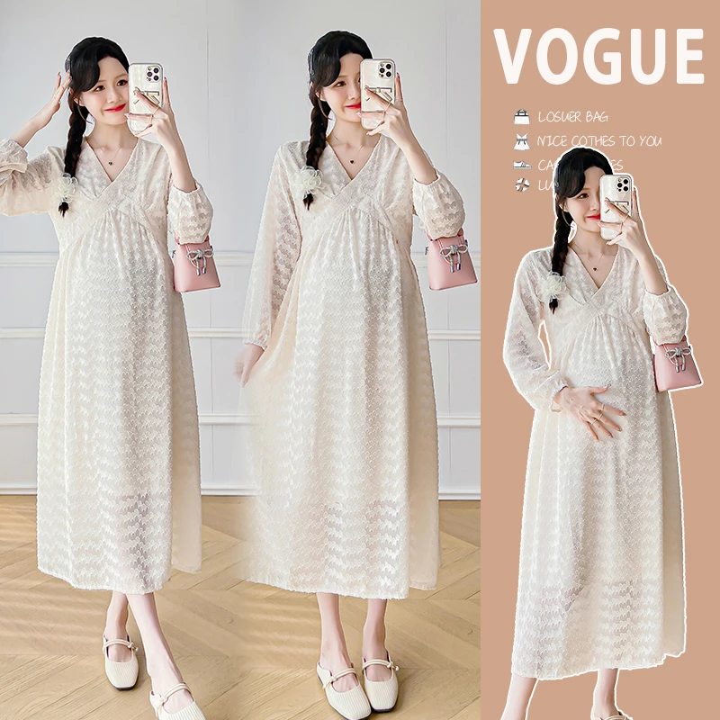 2025孕妇装2025早春夏季新款温柔气质纯色V领收腰碎花蕾丝裙宽松