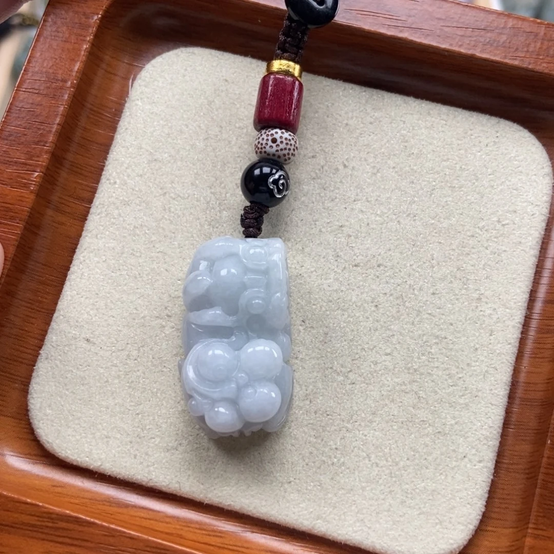 翡翠未镶嵌颈饰霸王