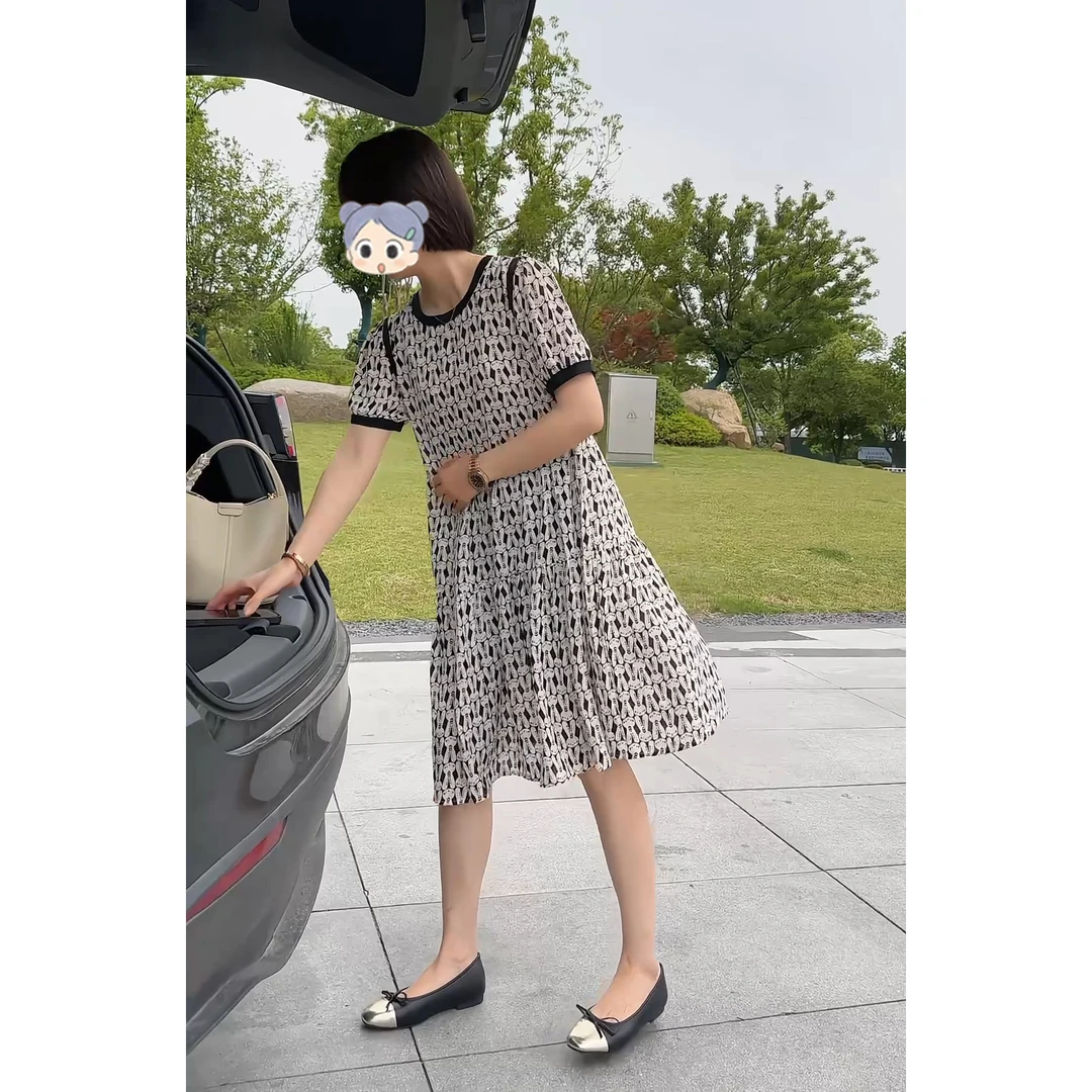 2025夏季新款圆领碎花短袖连衣裙小众设计感时尚宽松显瘦穿搭裙子