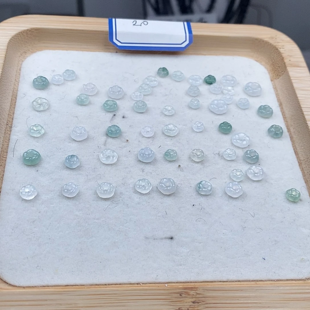 翡翠颈饰未镶嵌花花1个