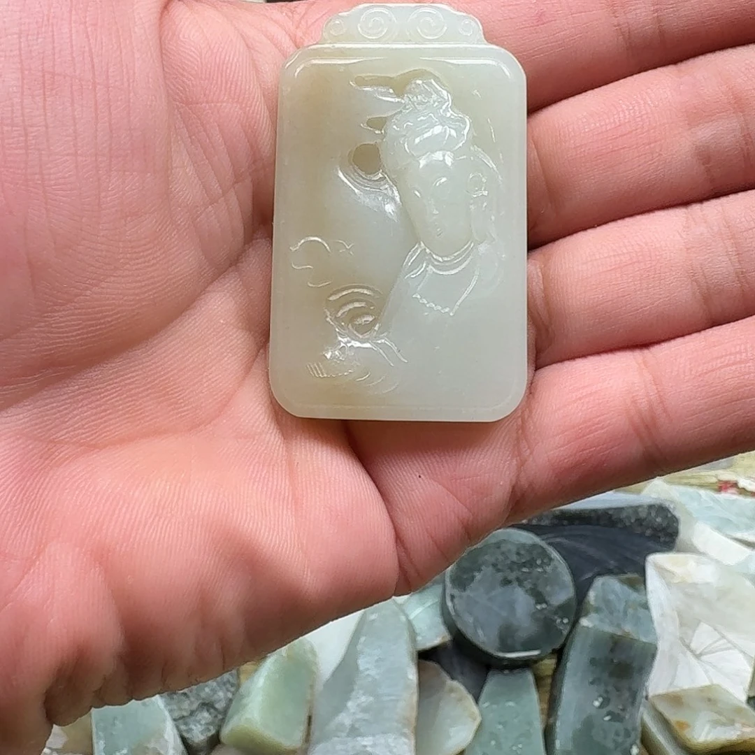 颈饰未镶嵌和田玉（糖玉）