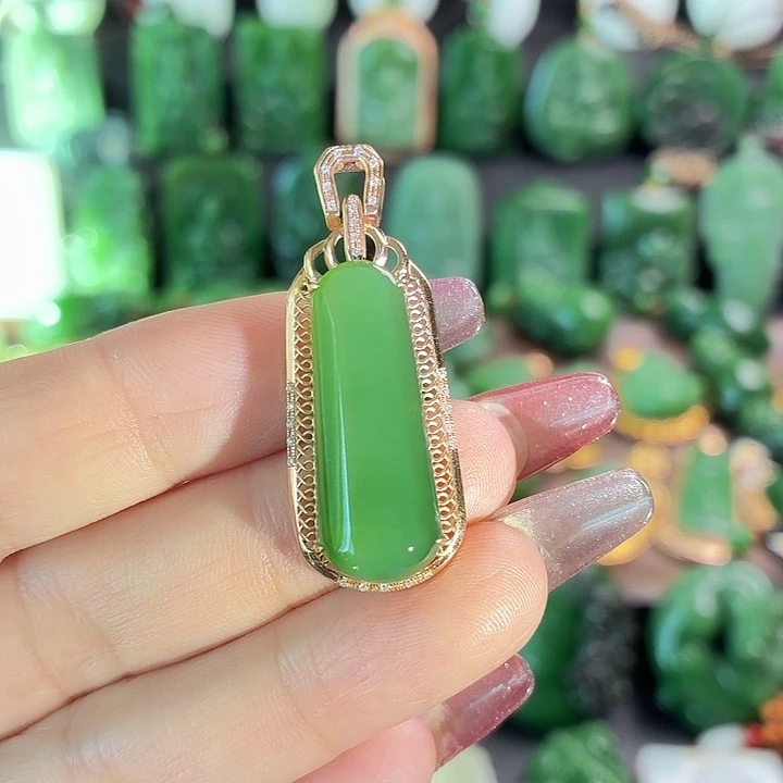 和田玉18K金镶嵌挂件