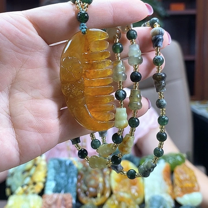 蛇纹石玉未镶嵌颈饰