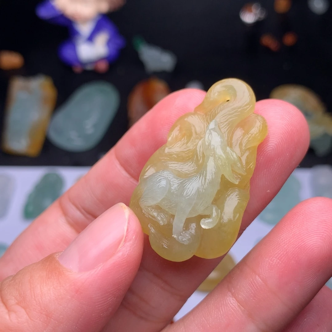 定制翡翠未镶嵌九尾狐