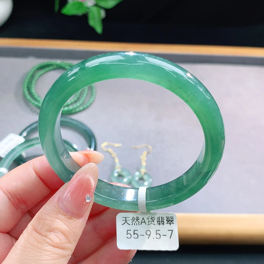 未镶嵌手镯（圆镯）翡翠