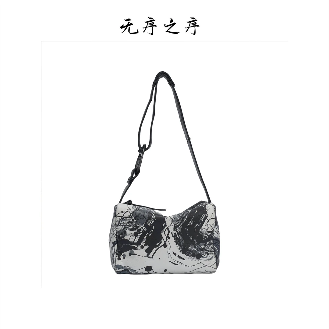 原创小众设计师新品时尚休闲手绘泼墨吐司包斜挎单肩包3C231008