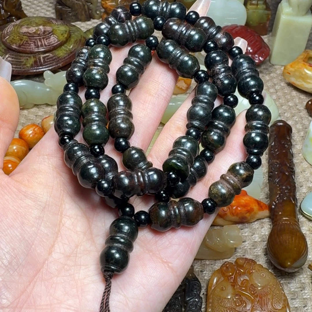 蛇纹石玉未镶嵌颈饰