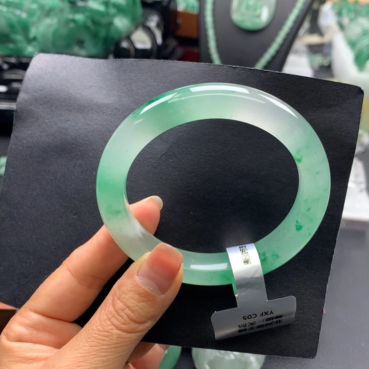 石英质玉未镶嵌手镯