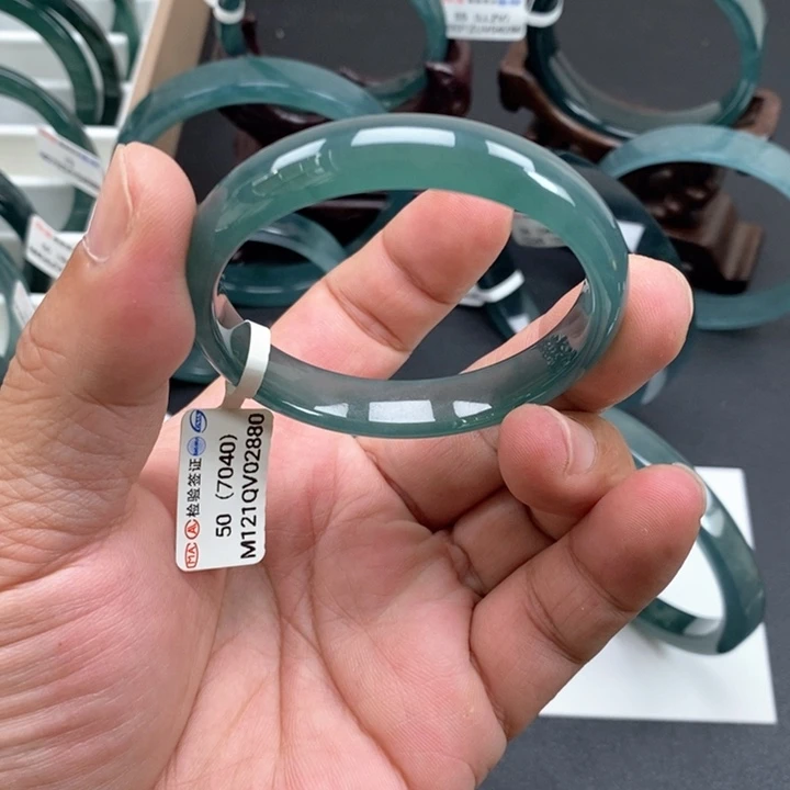 翡翠手镯未镶嵌翡翠手镯A货