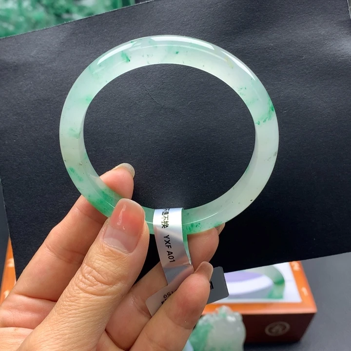 石英质玉未镶嵌手镯