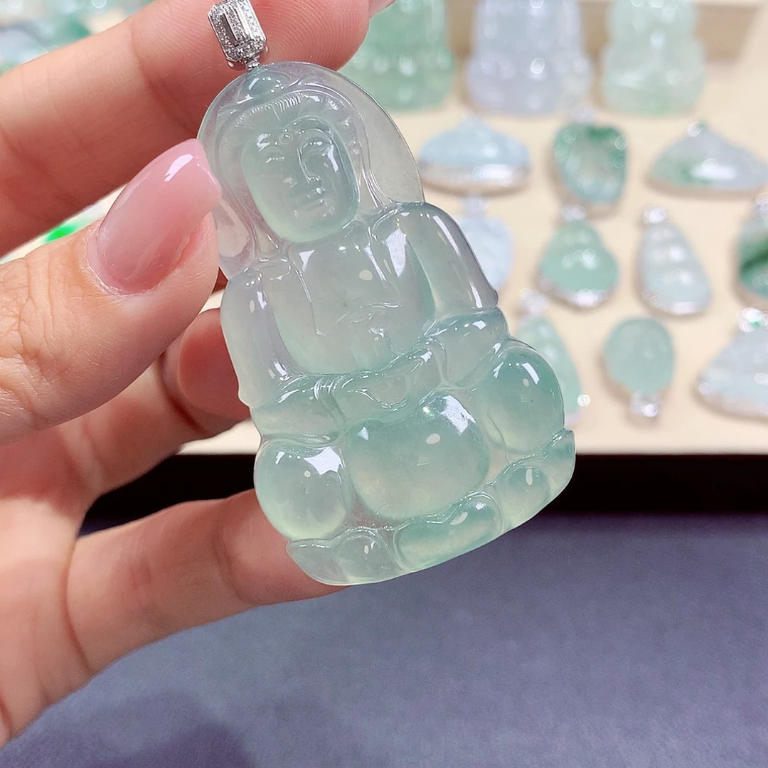 翡翠18K金镶嵌颈饰翡翠