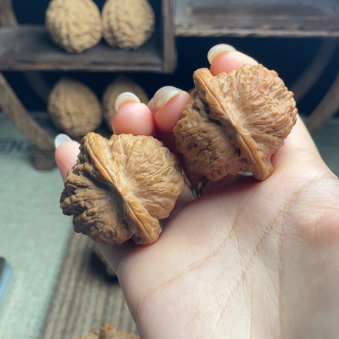 姜***.吊坠文玩核桃血麒麟40+ 全品白茬