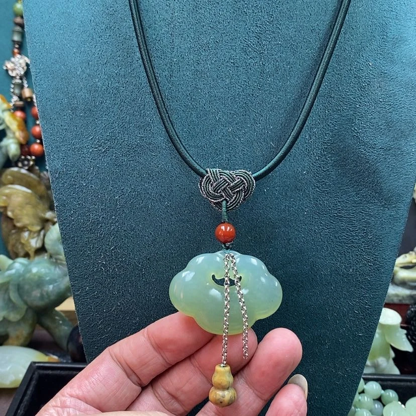 【闪购商品】蛇纹石玉吊坠未镶嵌