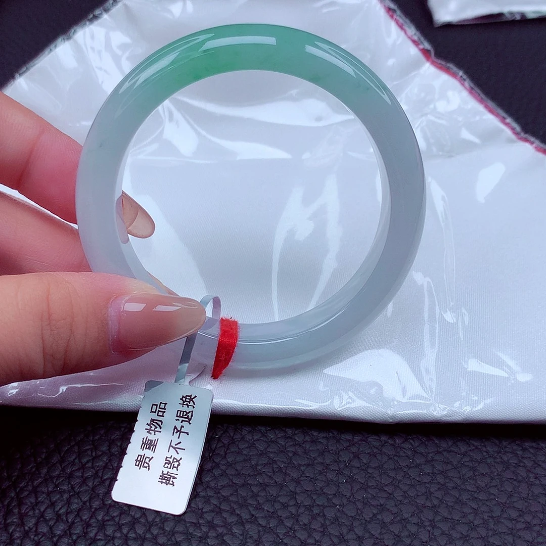 翡翠手镯未镶嵌天然缅甸