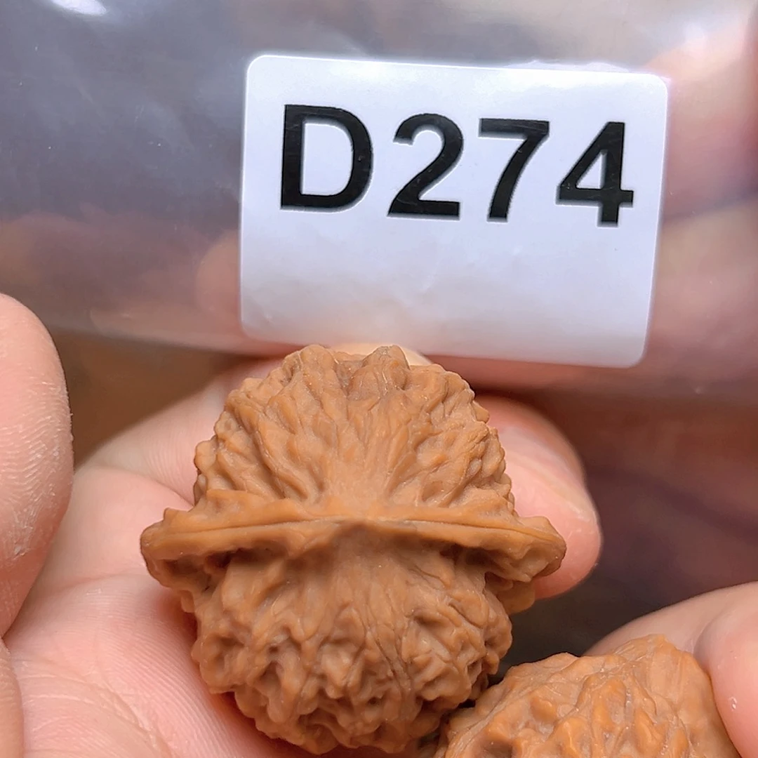 文玩核桃吊坠38金牛