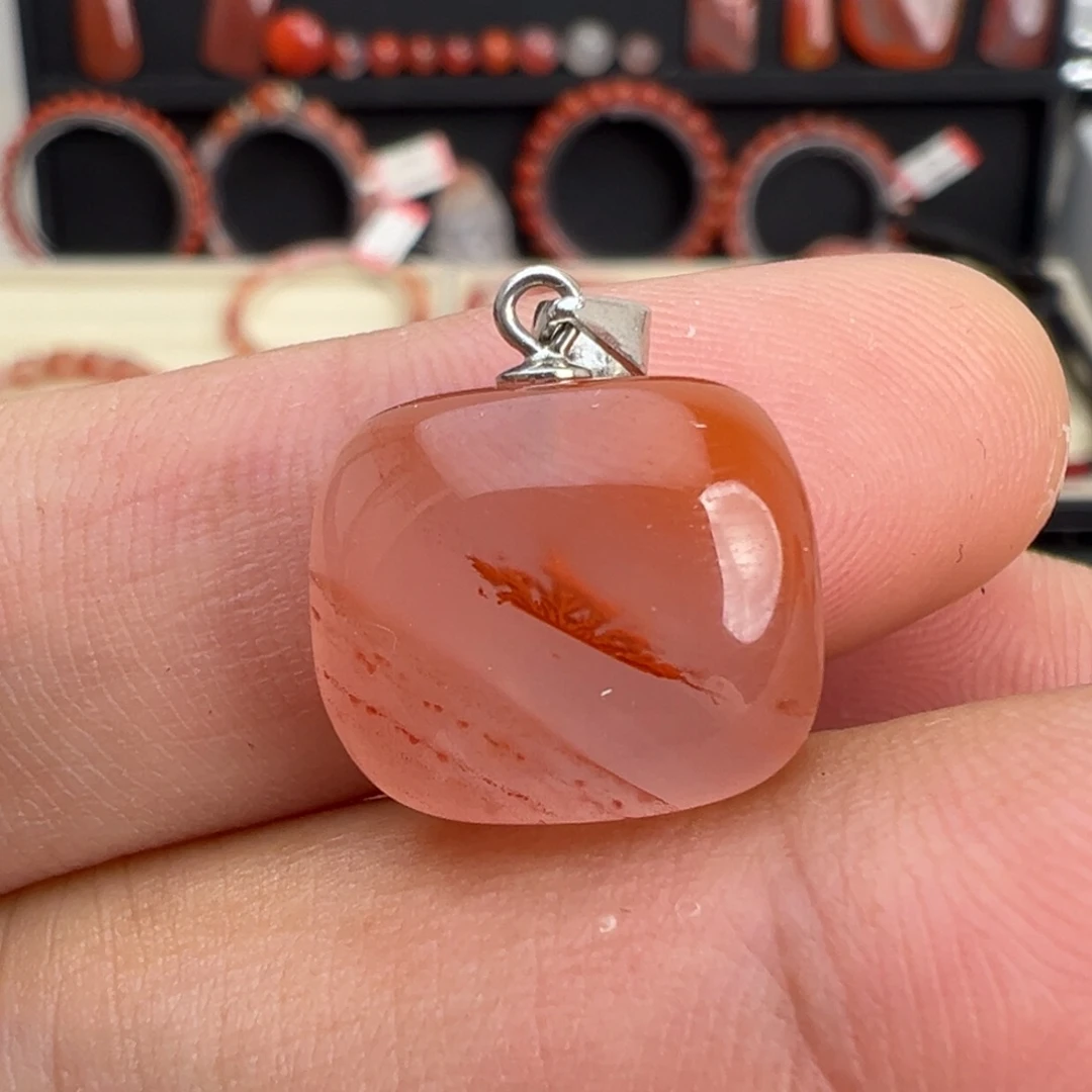 南红玛瑙未镶嵌颈饰草花无事牌