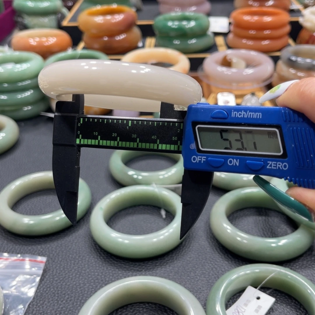 石英质玉未镶嵌手镯