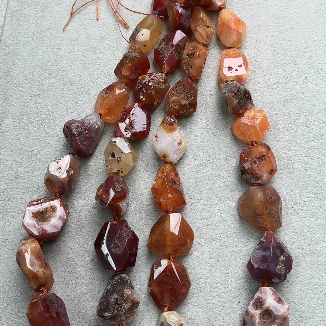 玛瑙/玉髓未镶嵌珠宝半成品红码原石塔链切一条