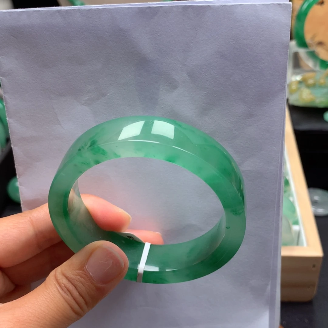 【闪购商品】石英岩玉手镯未镶嵌