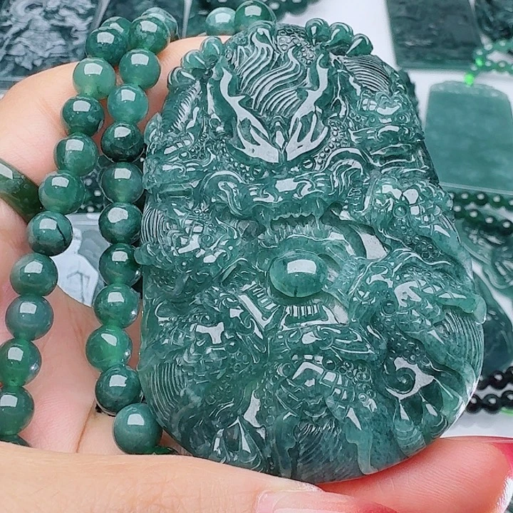 翡翠未镶嵌颈饰多样性发其一