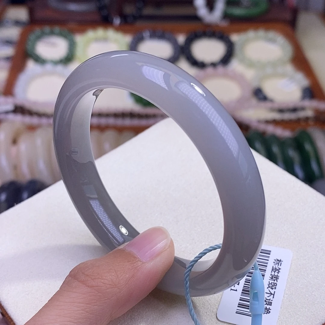 颈饰未镶嵌和田玉冰底53老矿料浓烟紫手镯