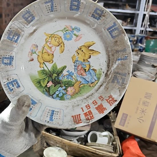 摆件盘子碗茶壶啥都有