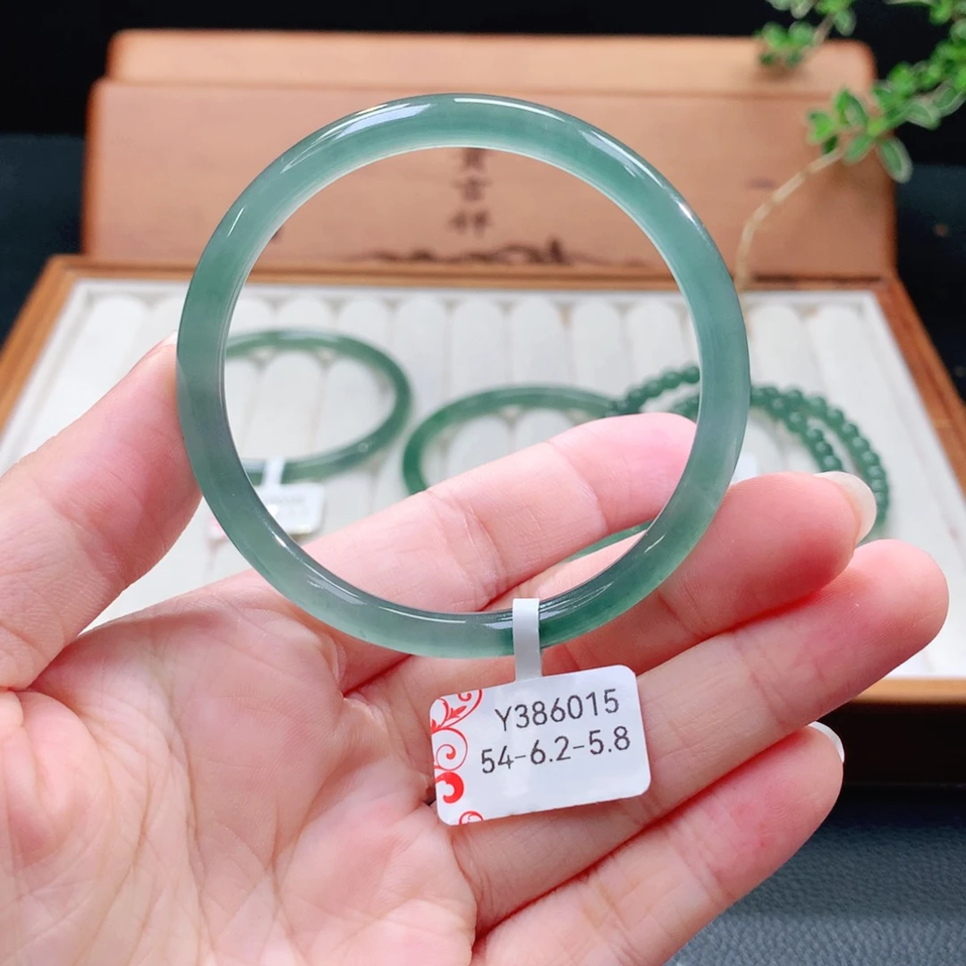 翡翠手镯（圆镯）未镶嵌