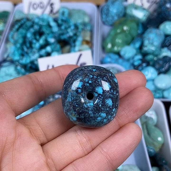 绿松石未镶嵌颈饰