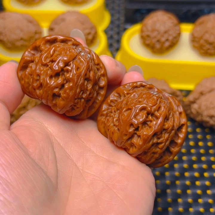 文玩核桃吊坠四十三尺白狮子