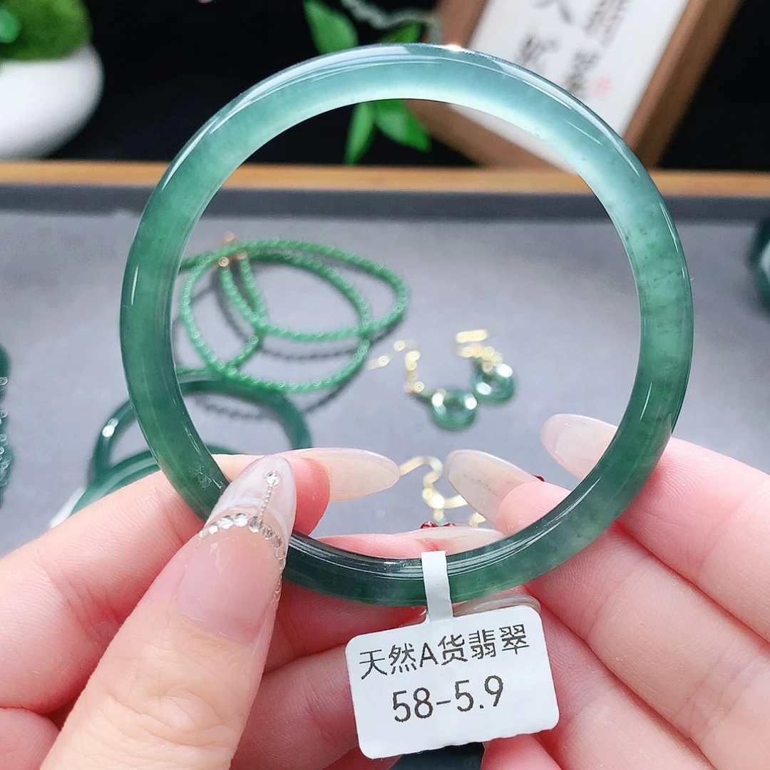 翡翠手镯（圆镯）未镶嵌
