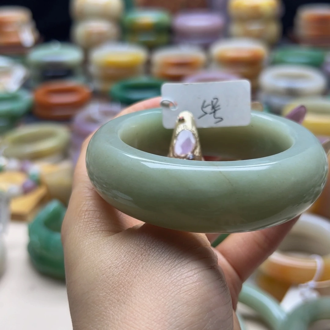 石英质玉手镯未镶嵌哇**.