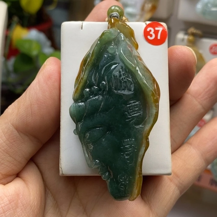 翡翠未镶嵌颈饰每天好