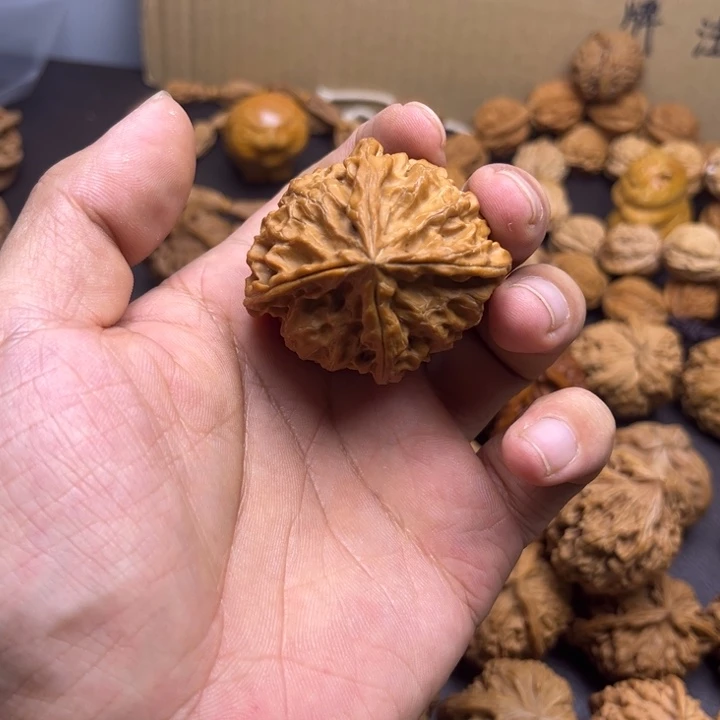 加***鲁桃核吊坠大花四棱