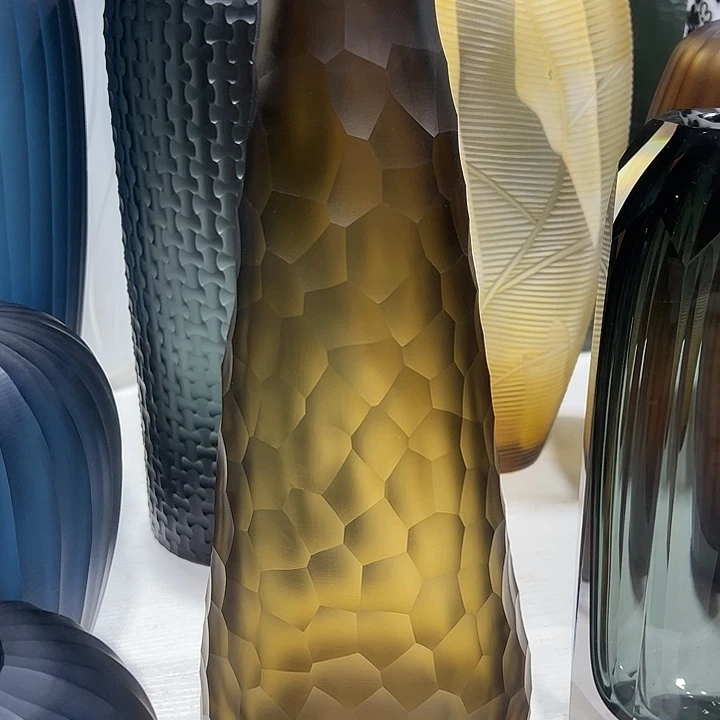 婉***伈琉璃手工艺品咖色磨刻花瓶花器高38口5