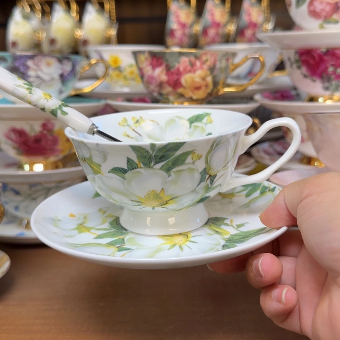 45%以上骨粉骨瓷素雅茶花一杯一碟一勺快递装（拍两套送杯架）