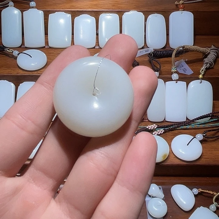 青***鸟和田玉（糖玉）未镶嵌颈饰