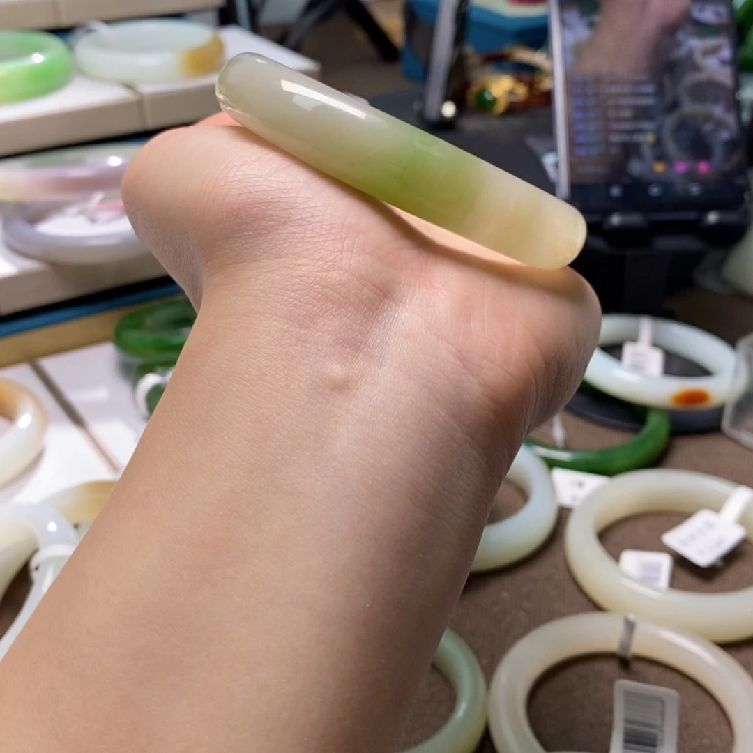 【闪购商品】和田玉手镯未镶嵌