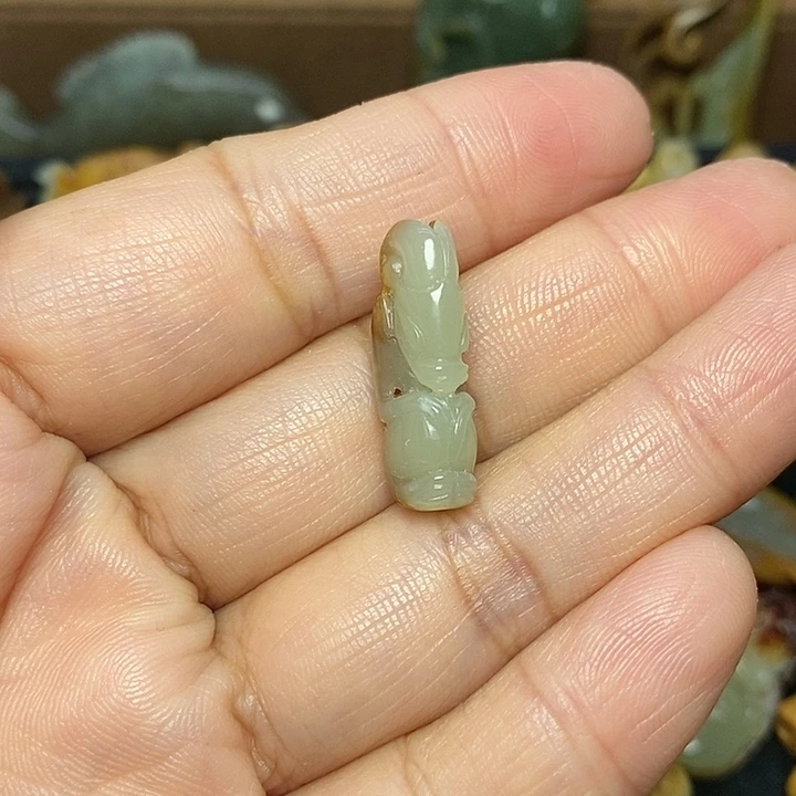 骑***风岫岩河磨玉（透闪石质玉）未镶嵌颈饰